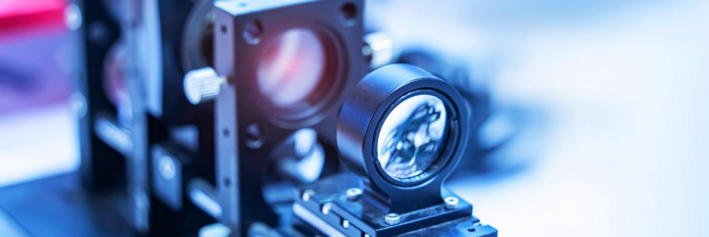 Коллиматорные линзы в лазерных системах: Принцип работы, выбор и влияние на точность